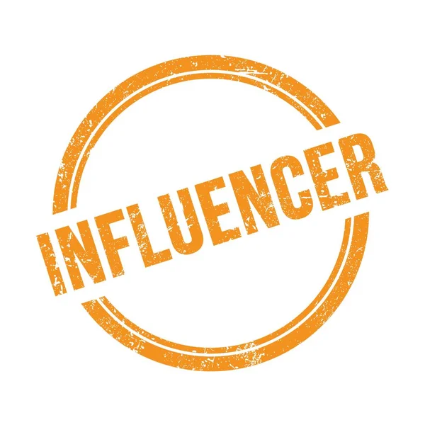 Turuncu grungy vintage yuvarlak pulla yazılmış INFUENCER metni.