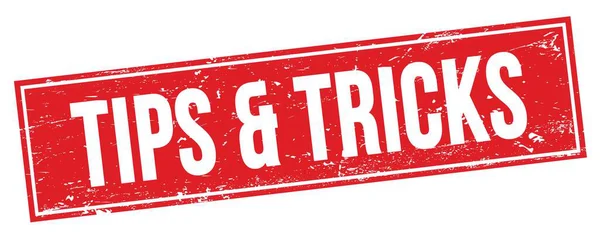 Kırmızı grungy dikdörtgen işareti üzerinde TIPS & TRICKS metni.