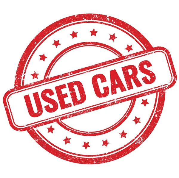 Kırmızı, eski, pasaklı, yuvarlak lastik damga üzerinde kullanılmış araba metni.