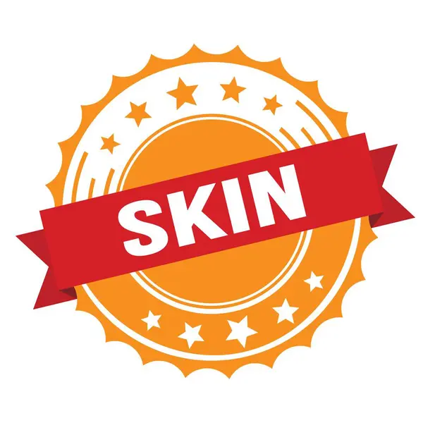 Kırmızı turuncu rozet damgasında SKIN metni.