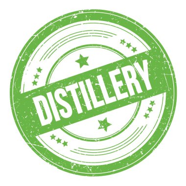 Yeşil yuvarlak grungy doku damgası üzerine diSTILLERY metin.