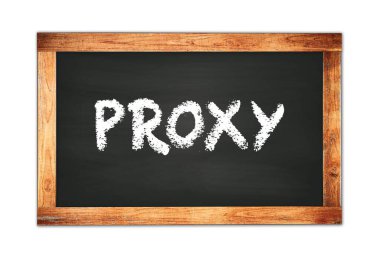Siyah tahta çerçeve okul tahtasına yazılmış PROXY metni.