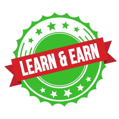 Kırmızı yeşil rozet damgasında LeARN & EARN metni.