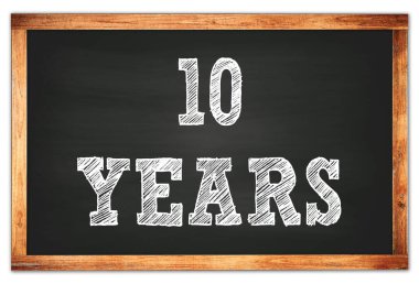 10 YIL Siyah ahşap çerçeve okul tahtasına yazılmış