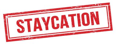 Kırmızı grungy vintage dikdörtgen damgalı STAYCATION metin.