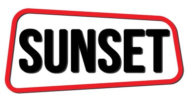 Kırmızı-siyah trapez damgasıyla yazılmış SUNSET metni.