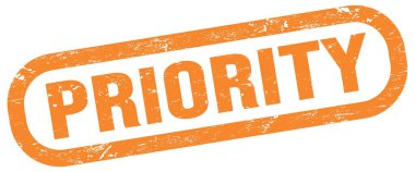 Özellik, turuncu dikdörtgen damgalı metin.