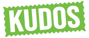 Yeşil zig-zag işareti üzerine yazılmış KUDOS metni.