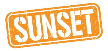Turuncu grungy damgasıyla yazılmış SUNSET metni.
