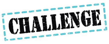 Mavi-siyah tire işareti üzerine yazılmış CHALLENGE metni.