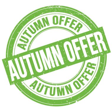 Yeşil yuvarlak grungy işareti üzerine yazılmış AUTUMN OFFER metin