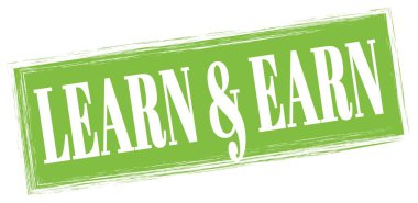Yeşil dikdörtgen işareti üzerine yazılan LeARN & EARN metni.