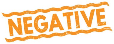 Turuncu çizgiler üzerine yazılmış olumsuz metin.