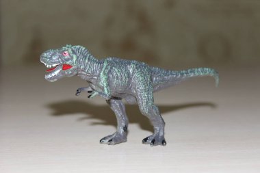 Oyuncak Tyrannosaurus arka planda