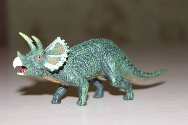 Triceratops Dinosaurio Juguete Sobre Fondo — Foto de Stock