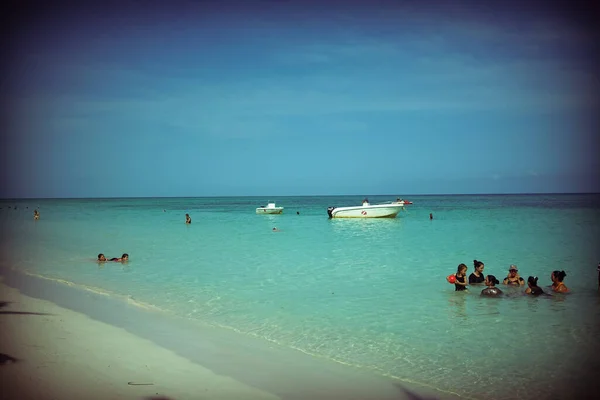 Cayo Jutias Cuba July 2016 Group People Swimming Turquoise Sea — 스톡 사진