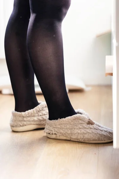 Kadın Bacaklarının Portresi Siyah Naylon Çorap Külotlu Çorap Ile Kaplı — Stok fotoğraf