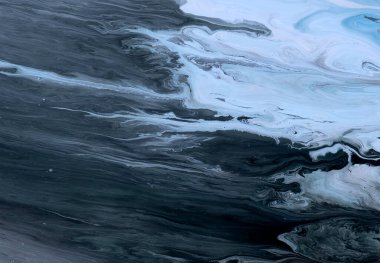 Sulu mürekkebin renkleri saydamdır. Soyut çok renkli mermer desen arkaplanı