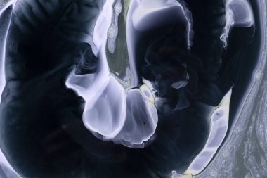 Sulu mürekkebin renkleri saydamdır. Soyut çok renkli mermer desen arkaplanı