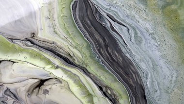 Sulu mürekkebin renkleri saydamdır. Soyut çok renkli mermer desen arkaplanı