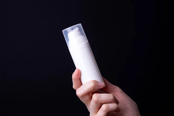 Embalagem Loção Creme Mão Mãos Femininas — Fotografia de Stock
