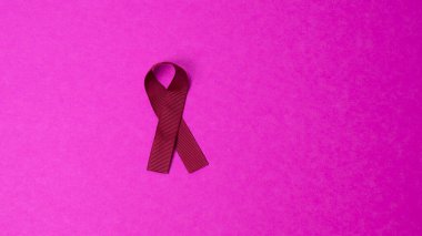 AIDS 'le mücadelenin kırmızı kurdele sembolü
