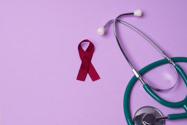 AIDS 'le mücadelenin kırmızı kurdele sembolü