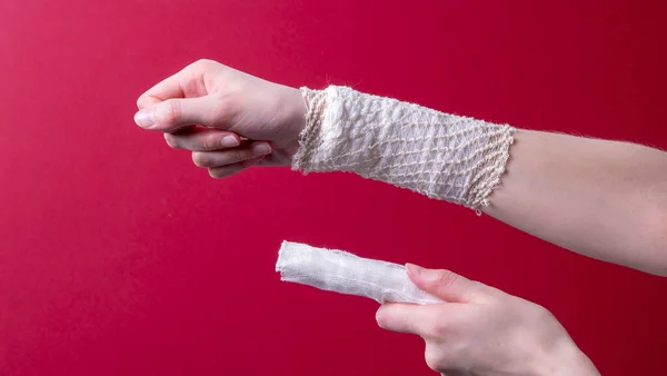 Orvosi Kötszert Tartó Női Kéz — Stock Fotó