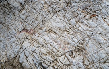 Doğal olarak oluşan büyük kayalardaki pek çok desen hem güzel hem de büyüleyici..