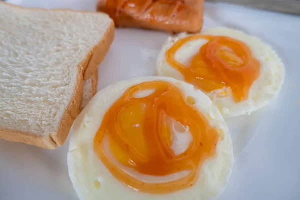 Fried Egg Has Yellow Center Surrounded White — Stockfoto