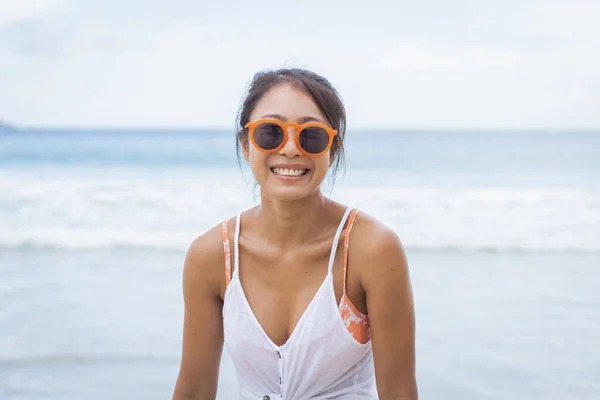 Portrait Happy Smiling Beautiful Woman Beach Pretty Young Asian Girl — Zdjęcie stockowe