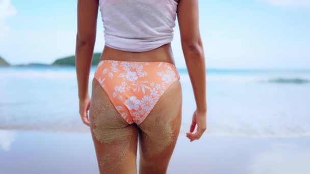 Close Womans Butt Walking Beautiful Beach Pretty Young Asian Girl — Stockvideo