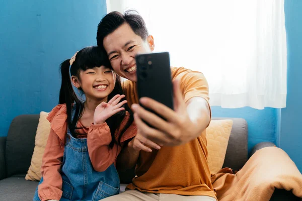 Asian Family Father Daughter Taking Selfie Photo Mobile Phone Home —  Fotos de Stock