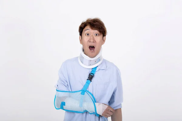 Portrait Asian Man Broken Arm Neck Feeling Surprised Shocked Isolated — Stok fotoğraf