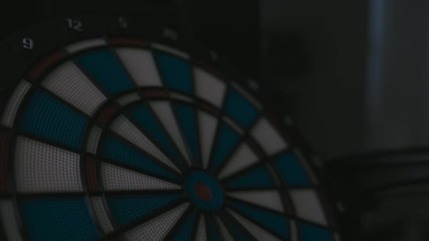 Dart Hitting Center Target Dramatic Light Shadow Bullseye Target Dart — Stockvideo