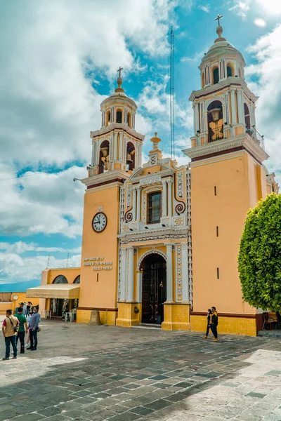Cholula, Puebla, Meksika - 29 Ağustos 2021 - Cholula 'nın Pueblo Büyücüsü Virgen de los Remedios' un Sığınağı