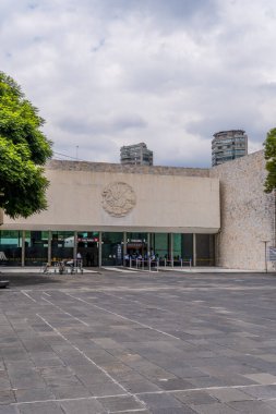 Mexico City - 24 Ağustos 2021 - Ulusal Antropoloji Müzesi 'ne (Müze Nacional de Antropoloji) dikey giriş)