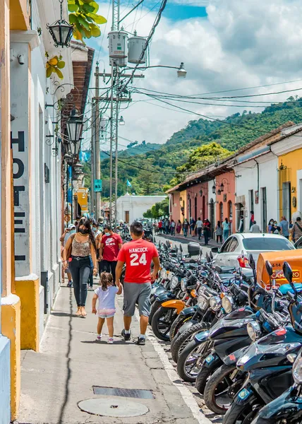 Antigua Guatemala September 2021 Vertikale Freimütige Straßenfotografie Von Menschen Kolonialarchitektur — Stockfoto