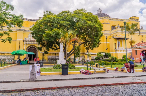 Antigua Guatemala September 2021 Touristen Und Händler Vor Der Berühmten — Stockfoto