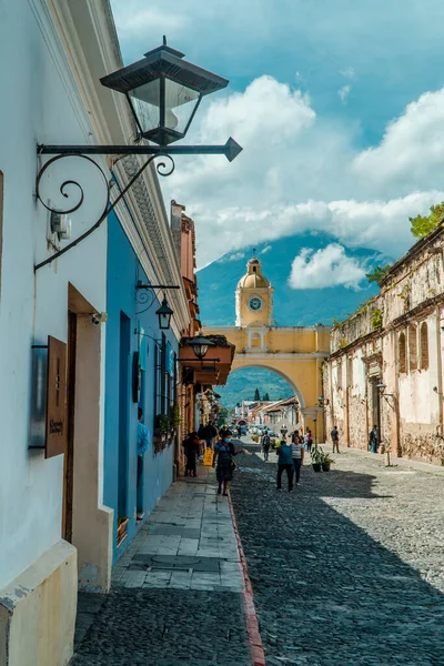 Antigua Guatemala September 2021 Vertikale Straßenansicht Von Touristen Santa Catalina — Stockfoto