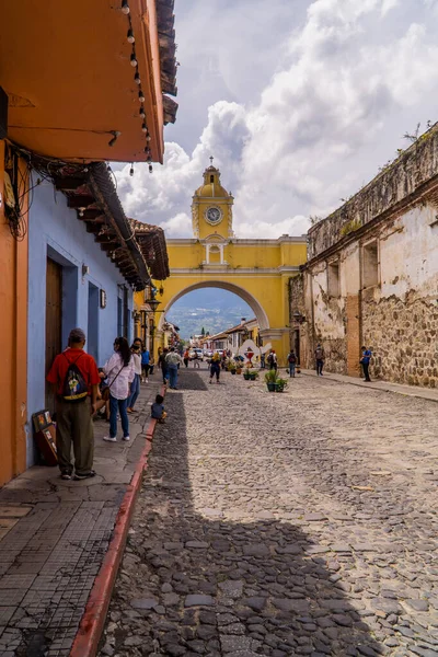 Antigua Guatemala September 2021 Vertikale Straßenansicht Von Touristen Santa Catarina — Stockfoto