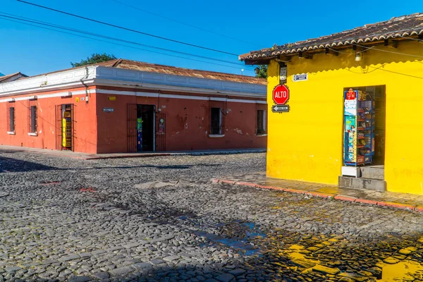 Antigua Guatemala September 2021 Straßenfotografie Kolonialer Farbenfroher Häuser Mit Kopfsteinpflaster — Stockfoto