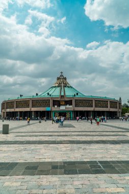 Mexico City - 26 Ağustos 2021 - Modern Basilica de Guadalupe 'nin dikey görünümü