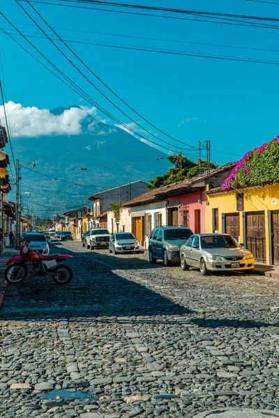 Antigua Guatemala Settembre 2021 Ripresa Verticale Case Colorate Coloniali Con — Foto Stock