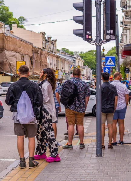 Odessa Ucrania Junio 2021 Fotografía Vertical Calles Personas Automóviles Edificios —  Fotos de Stock