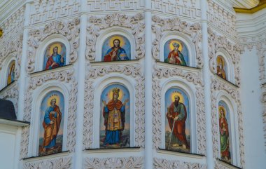 Kiev-Lavra 'daki Katedral Katedrali' nin dışında Ortodoks Hıristiyan duvar resimleri (Pechersk Lavra) -