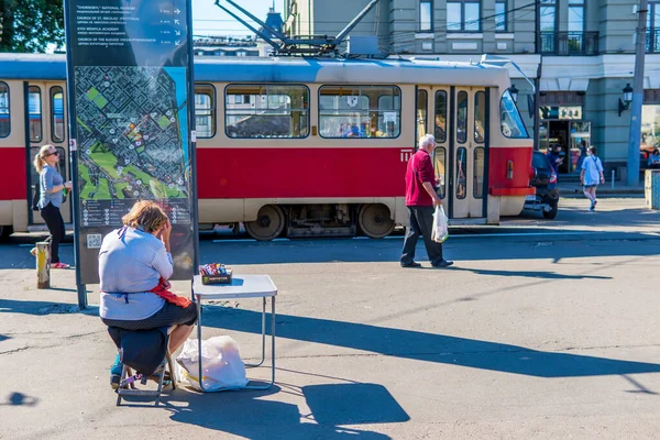 Podil Kyiv Ukraine June 2021 Street Photography Vendor Vintage Red — Stock Photo, Image