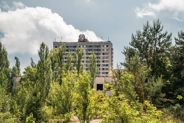 Pripyat Ουκρανία Ιουνίου 2021 Εγκαταλελειμμένη Σοβιετική Πολυκατοικία Κομμουνιστικό Σύμβολο Στην — Φωτογραφία Αρχείου