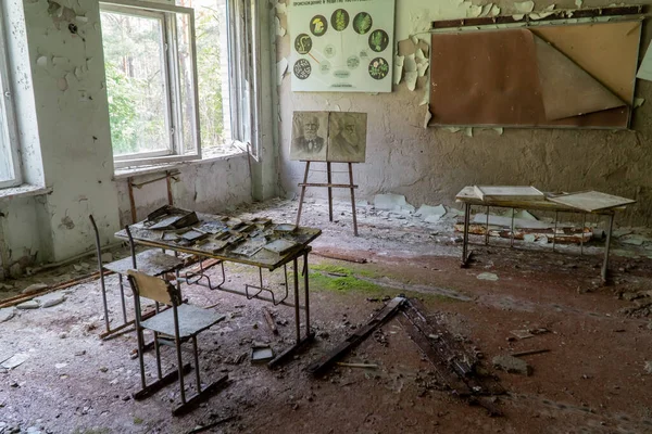 Pripyat Ουκρανία Ιουνίου 2021 Τάξη Μέσα Ένα Εγκαταλελειμμένο Σχολείο Στη — Φωτογραφία Αρχείου