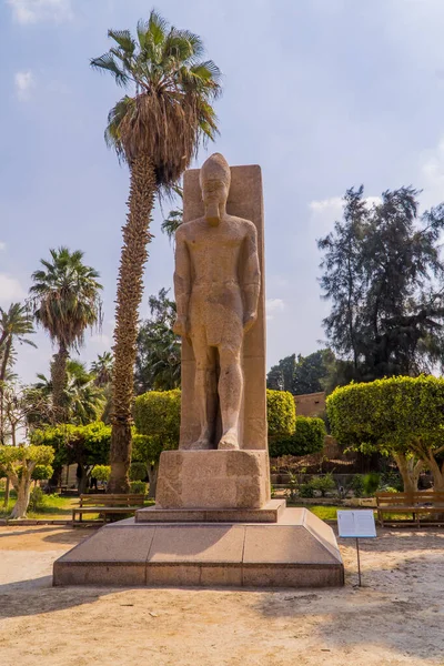 Memphis Egipto Abril 2021 Vista Vertical Estatuas Artefactos Del Antiguo — Foto de Stock